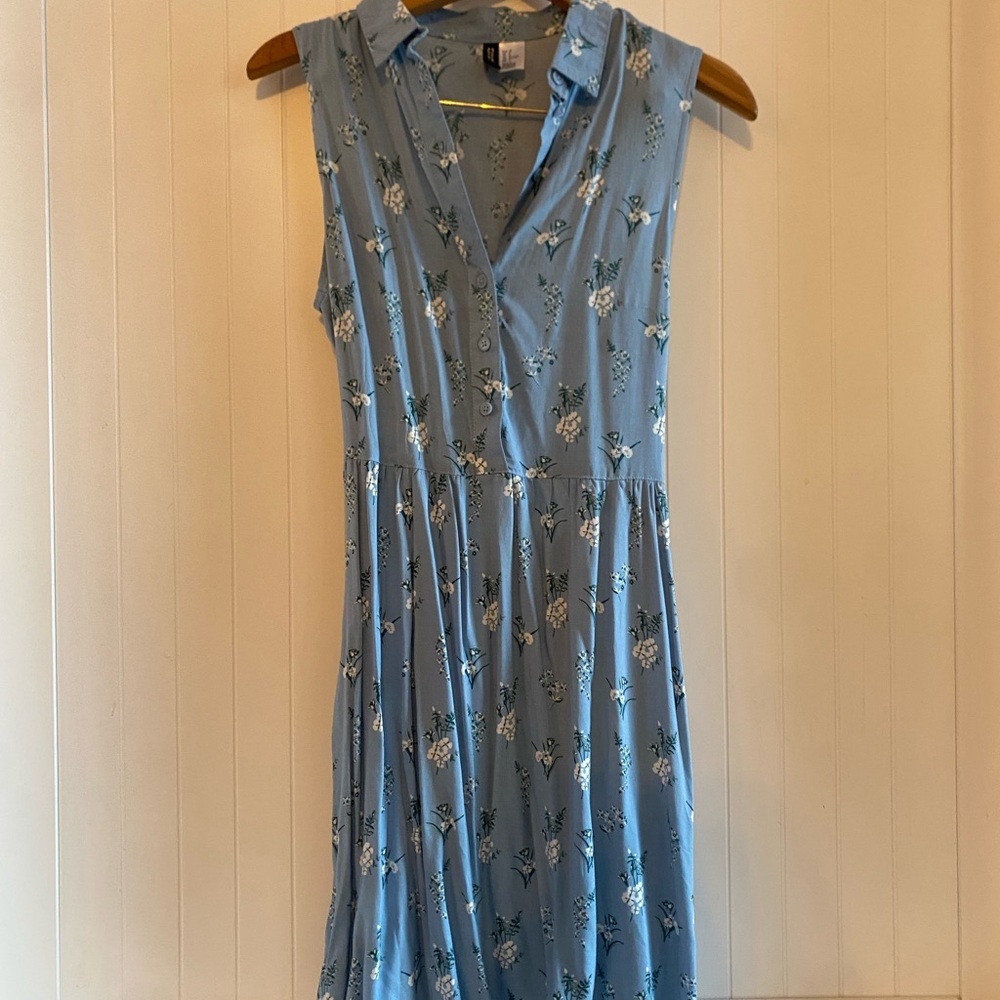 Floral Blue Sleeveless Dress with Peek a boo back